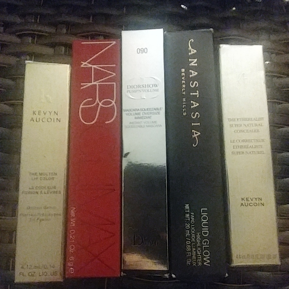 High end makeup bundle
